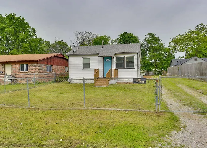 5 Mi To Dtwn Tulsa: Pet-friendly Home!
